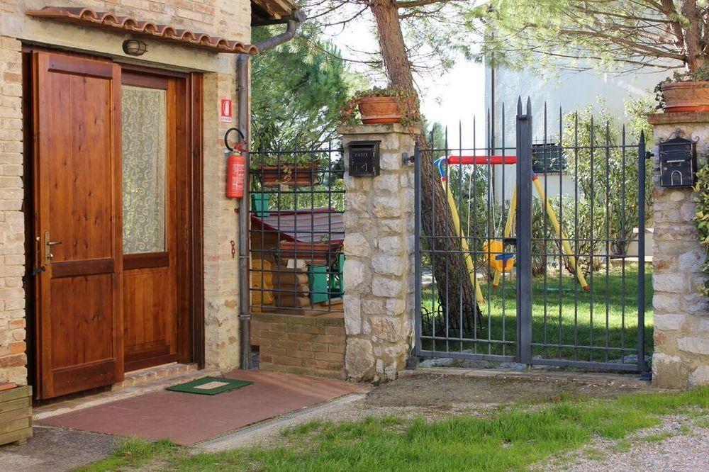 Agriturismo La Ginestrella Civitella D'Arna ภายนอก รูปภาพ