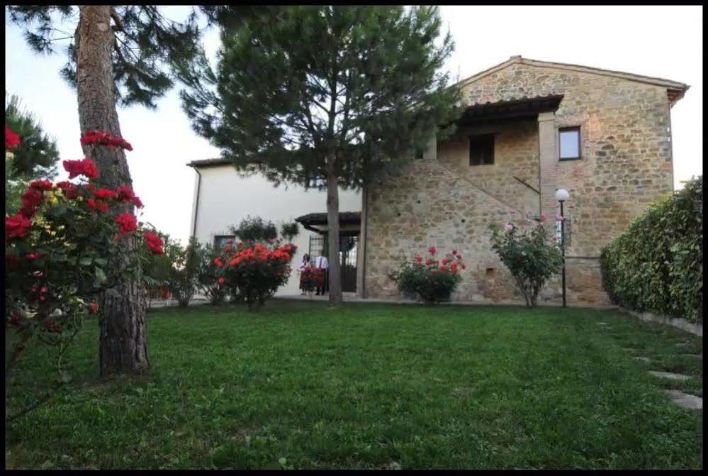 Agriturismo La Ginestrella Civitella D'Arna ภายนอก รูปภาพ